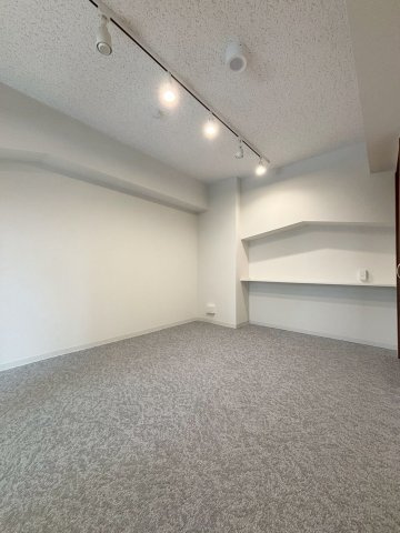 「防音マンション」343 RESIDENCE HONKOMAGOME Ⅲの洋室|防音室は防音床、防音壁、防音天井となっており、まさに楽器を演奏するためにつくられた24時間楽器演奏可能の防音室です（2026年9月7日撮影）