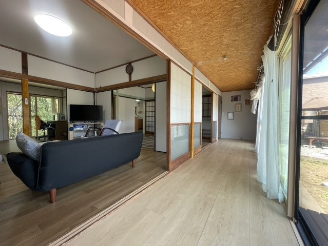 和モダンリノベの平家♪ガレージ付きで家庭菜園も可♪スマートIC近くの内装|内装は落ち着いています