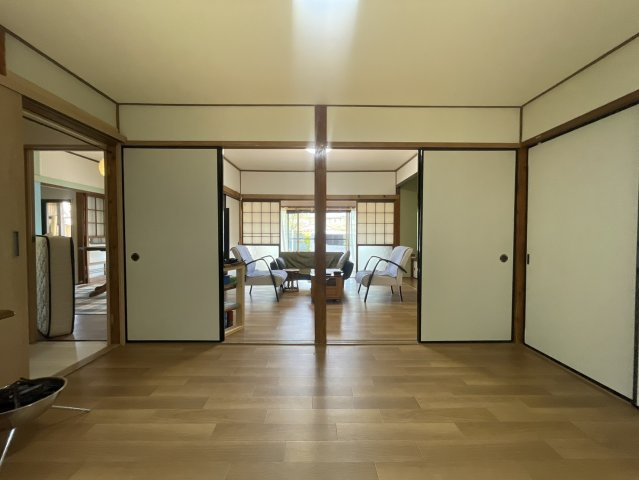 和モダンリノベの平家♪ガレージ付きで家庭菜園も可♪スマートIC近くの洋室|洋室です