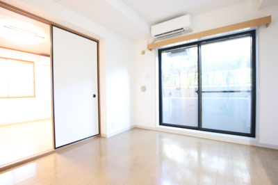 約8帖の南向きの明るいお部屋です