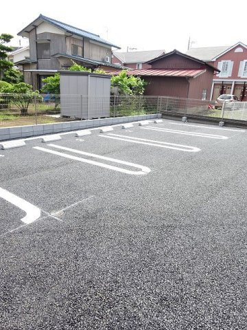 サンモールの駐車場