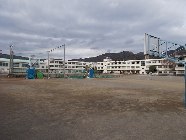 コンフォルトＡの周辺|静岡市立服織中学校まで220m