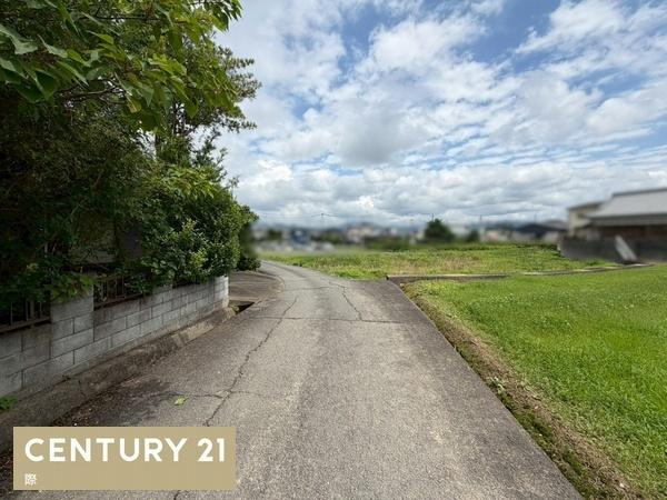貴志川町長原　中古戸建の前面道路含む現地写真