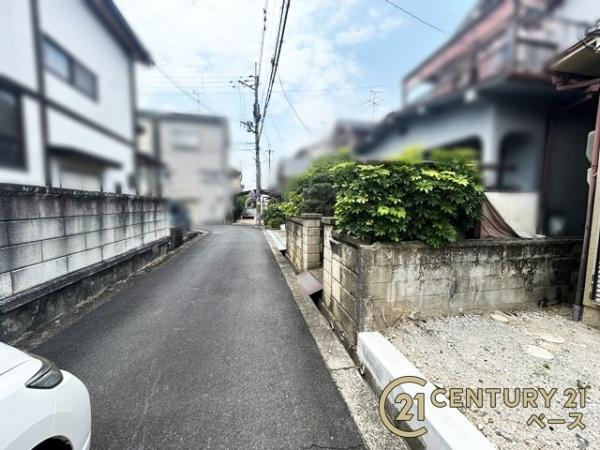 橿原市小槻町　一戸建の前面道路含む現地写真|■現地撮影写真■ 前面道路は４ｍ以上と広くゆったりしています！