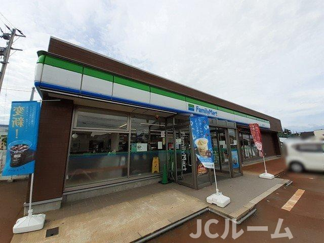 ラフレシールの周辺|ファミリーマート上越南新町店まで550m