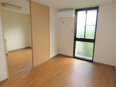レオパレスファーストステージＦの居間・リビング|家具家電の付いていないお部屋です