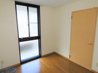 レオパレスファーストステージＦの寝室|2部屋ある間取りです