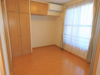 レオパレス柊の寝室|寝室にも収納スペースがあります