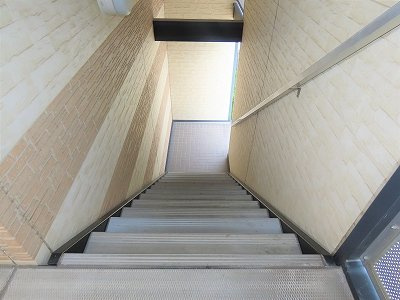 レオパレスフォレストのその他|階段上からのアングルです