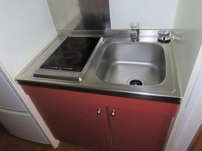 レオパレスフォレストのキッチン|2口の電気コンロまたはIHコンロとなります