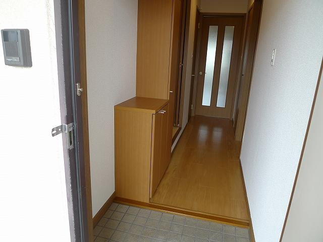 フォンテーヌ・パレスＡの玄関|ゆったりとした玄関です