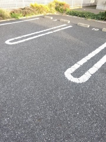 メゾン　ブリーズ　Ⅲの駐車場|駐車場完備です