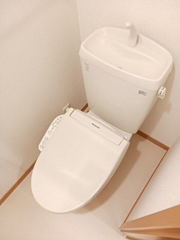 エトワール　Ｃのトイレ|落ち着いた色調のトイレです