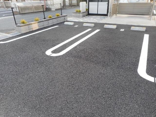 テール　シエルⅠの駐車場|車をお持ちの方に嬉しい駐車場付きの物件です