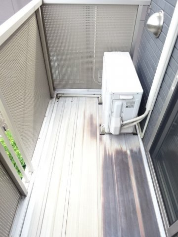 アヴニールⅦのバルコニー|暖かな日差しのふりそそぐバルコニー