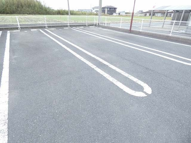 ヴィラ　サンライズ　ドリームⅢの駐車場|駐車場があるので、車を買う予定の方も安心です