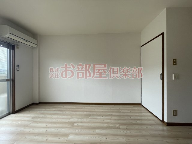 コーポラスKの洋室|落ち着いた色調の洋室です