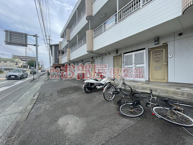 コーポラスKの駐車場|駐車場に車を止められます