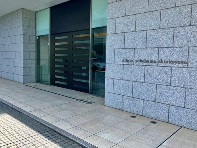 アリュール横濱新子安のエントランス|ゆとりのあるエントランスです