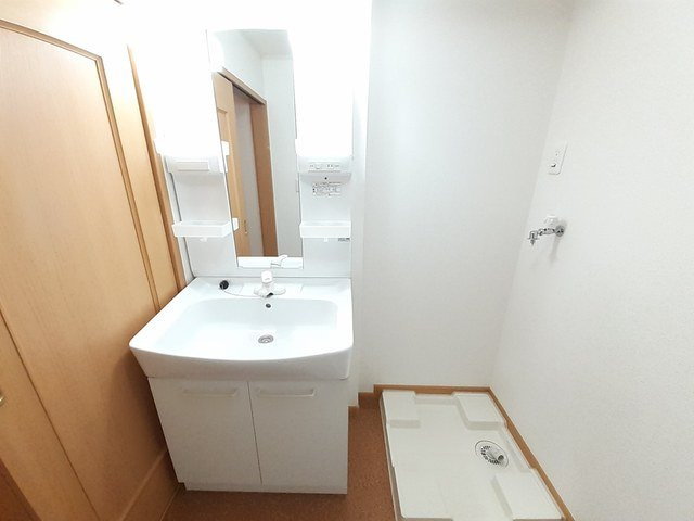 ファミーユⅠの洗面所|広い洗面スペース