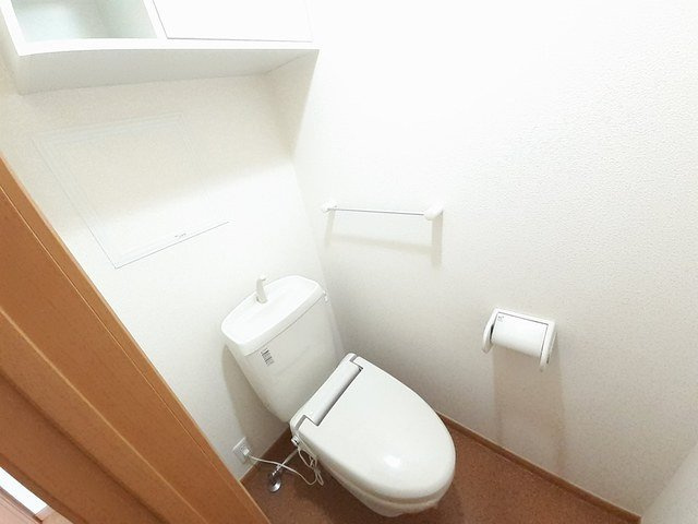 ファミーユⅠのトイレ|落ち着いた色調のトイレです