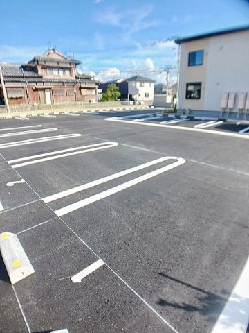 メゾン・ヴィラージュ　Ⅱ番館の駐車場