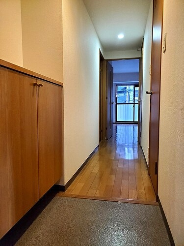 ヒル・イーストＳＳのその他|共有部からの室内　同タイプ別部屋