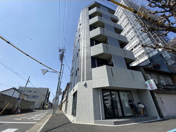 CRESの外観