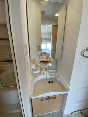 ユーレジデンス淀屋橋の独立洗面台|ユーレジデンス淀屋橋　洗面化粧台