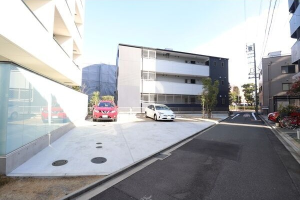 ルミナスパレス名駅の駐車場