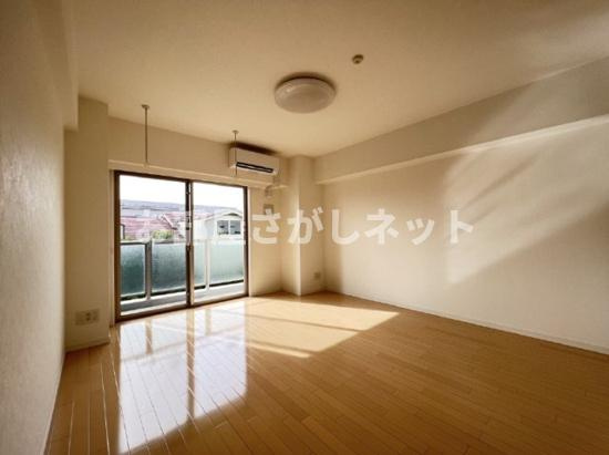 世田谷区代沢４丁目の賃貸マンションの居間・リビング