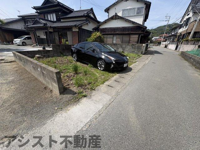 西浦売戸建ての駐車場