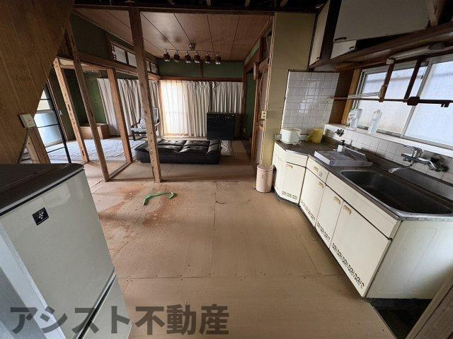 西浦売戸建てのキッチン