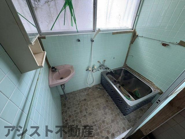 西浦売戸建ての浴室