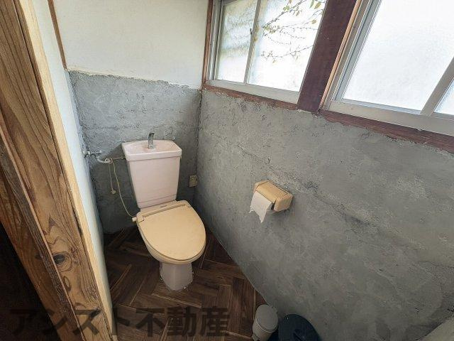 西浦売戸建てのトイレ