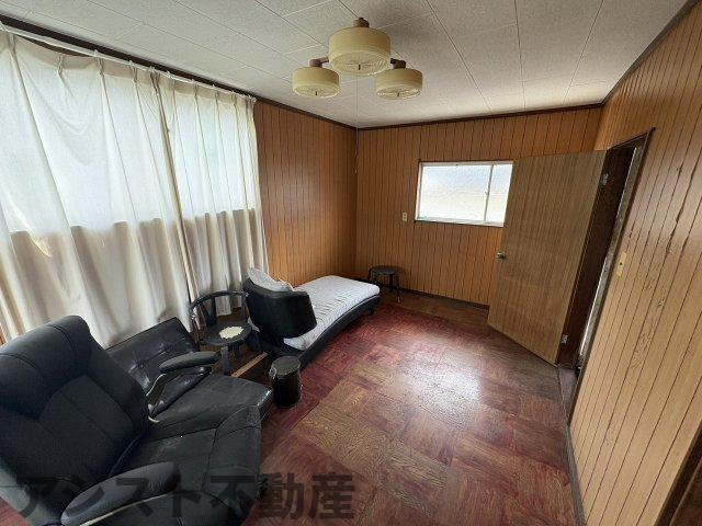 西浦売戸建ての洋室