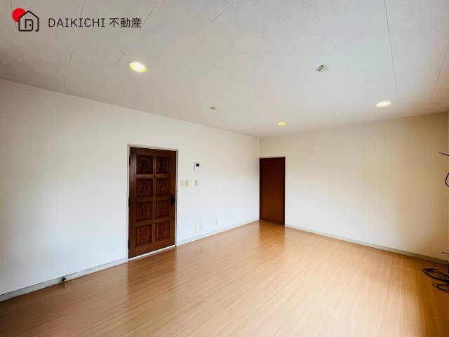 【居間・リビング】 | 川越市砂新田1丁目　中古戸建
