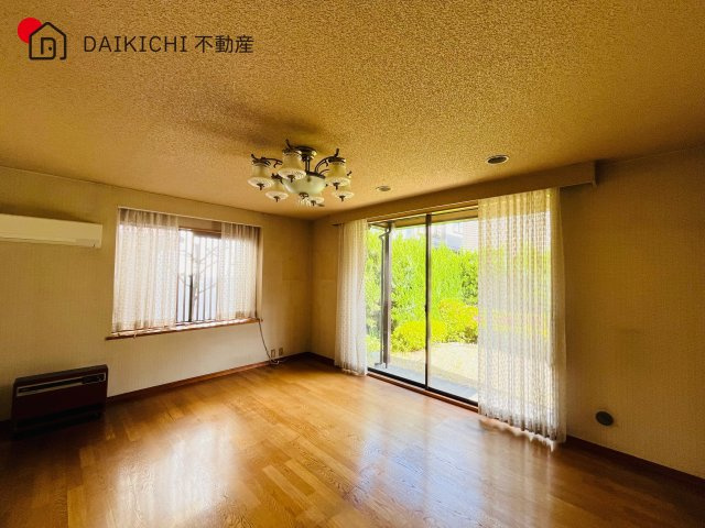 【居間・リビング】 | 川越市川鶴3丁目　中古戸建