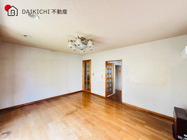 【居間・リビング】 | 川越市川鶴3丁目　中古戸建