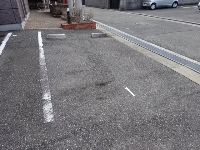 フォンティーヌの駐車場