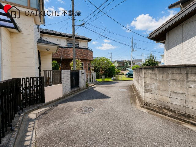 【前面道路含む現地写真】 | 川越市的場　中古戸建