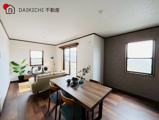 【居間・リビング】 | 川越市仙波町4丁目　中古戸建