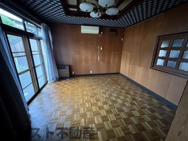榎津売戸建ての洋室