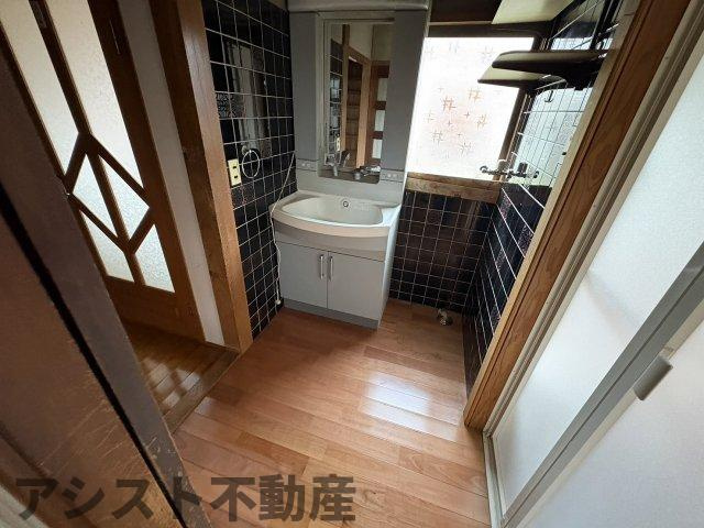 榎津売戸建ての独立洗面台