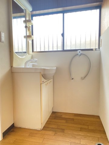 御立中一戸建の洗面所