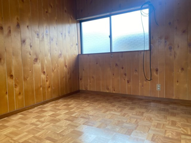 御立中一戸建の洋室