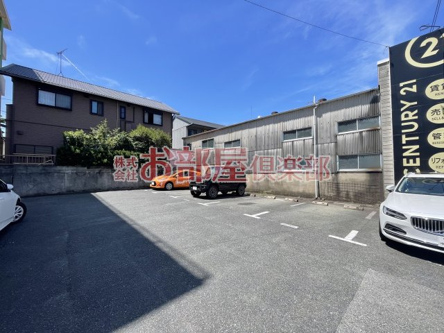 平野第ニビルの駐車場|駐車場があるので、車を買う予定の方も安心です