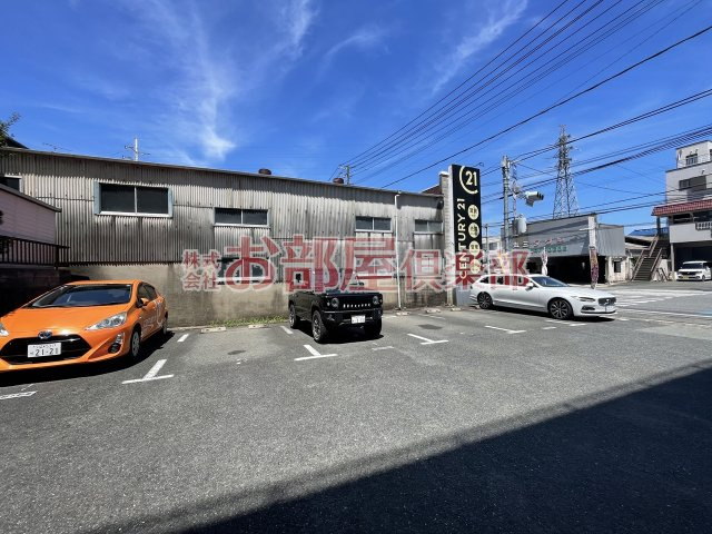 平野第ニビルの駐車場|駐車スペースもあります
