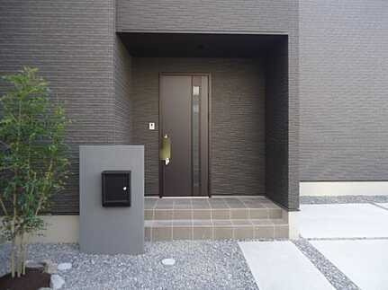 呉市西中央５丁目　新築一戸建ての玄関