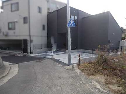 呉市西中央５丁目　新築一戸建ての前面道路含む現地写真